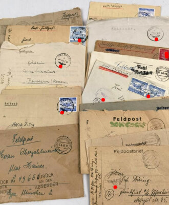 Konvolut 28 Feldpostumschläge, teils mit Briefen, aus verschiedenen Nachlässen