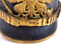 Preußen, Pickelhaube für einen einjährig Freiwilligen der Infanterie. Unberührtes Stück in gutem Zustand