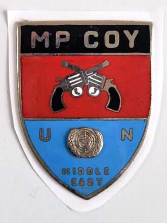UNO, Metallabzeichen " Militärpolizeikompanie Mittlerer Osten " Rückseitig mit Kleberesten, Gesamthöhe 56 mm