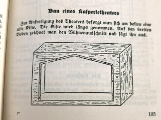"Mädel im Dienst - Ein Handbuch" datiert 1934, 304 Seiten, gebraucht