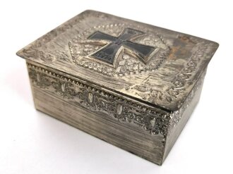 1.Weltkrieg, patriotisches Metallkistchen mit Eisernem Kreuz 1914. Originallack, ungereinigt, Maße 12 x 9 x 5,5cm