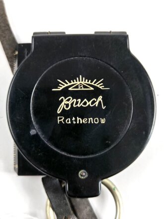 Kompass mit Fangriemen in Tasche Wehrmacht. Hersteller Busch Rathenow.