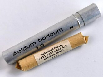 "Acidum boricum" ( Desinfektionsmittel ) datiert 1942, in Aluminiumröhrchen