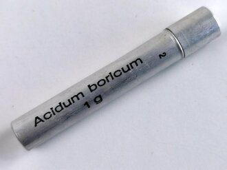 "Acidum boricum" ( Desinfektionsmittel ) datiert 1942, in Aluminiumröhrchen