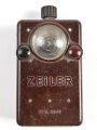 Taschenlampe aus Pressmasse "Zeiler No.M. 4848" Anknöpflasche aus Ersatzmaterial defekt, Drücker seitlich fehlt, Funktion nicht geprüft