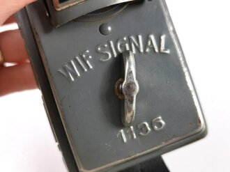 Taschenlampe "WIF Signal 1136" "Heereseigentum" Meiner Meinung nach ursprünglich österreichische Armee, von der Wehrmacht geführt. Originallack, Funktion nicht geprüft