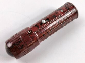 Stabtaschenlampe "Zeiler " aus rotbrauner Preßmasse. Länge 10,5cm, sehr guter Zustand, Funktion nicht geprüft