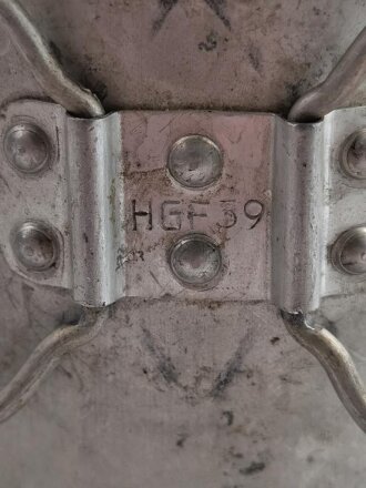 Trinkbecher Wehrmacht aus Aluminium, Hersteller HGF39