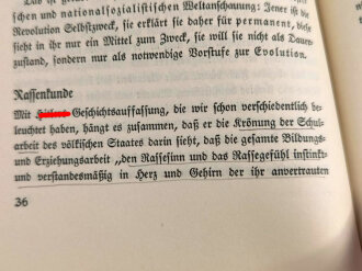 "Adolf Hitlers Gedanken zur Erziehung und zum Unterricht" datiert 1933, 47 Seiten, gebraucht