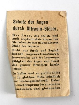 Allgemeine Schutzbrille Wehrmacht in Kunstlederhülle, ungetragenes Stück mit dunklen Ultrasin Gläsern, Beizettel von 1942 innliegend