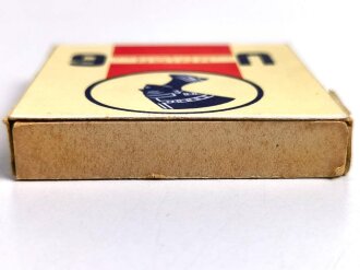 Pack "U6" Zigaretten, ungeöffnet, Steuerbanderole mit Hakenkreuz