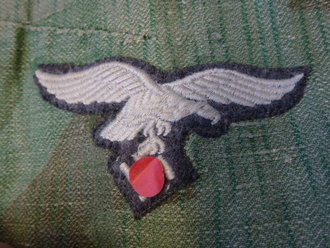 Luftwaffe Felddivision Tarnfeldbluse, getragenes Stück in gutem Zustand, die Knöpfe z.T.ergänzt, der Adler neuzeitlich vernäht