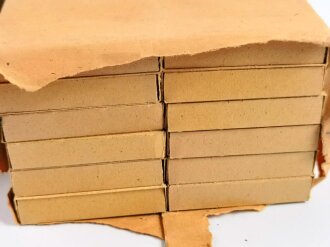 Pack " Sondermischung Typ 4 " Zigaretten, ungeöffnet, geschwärzte Steuerbanderole mit Hakenkreuz, sie erhalten ein Päckchen aus der originalen Umverpackung