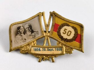 Baden, tragbares Abzeichen anlässlich des 50 jährigen Ehejubiläums des Herrscherpaares 1906. Höhe 27mm, die Fahnenspitzen fehlen