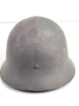 Schweden, Stahlhelm M21/26. Von der schwedischen Armee überlackiertes Stück in gutem Gesamtzustand