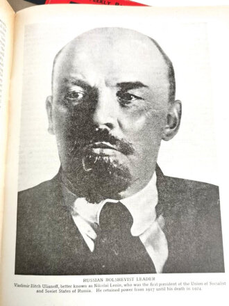 Englische Ausgabe von Adolf Hitler " Mein Kampf" Hutchinson´s Illustrated Edition, 18 Hefte mit zugehörigem Umschlag. Komplett, guter Gesamtzustand