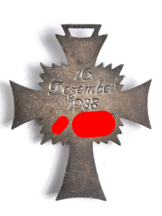 Ehrenkreuz der Deutschen Mutter (Mutterkreuz) in Silber, Leicht gewölbt und kleiner Emailleschaden unten am Kreuzarm
