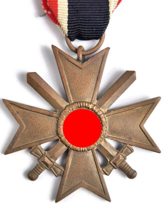 Kriegsverdienstkreuz 2. Klasse 1939 mit Schwertern am Band, Buntmetall