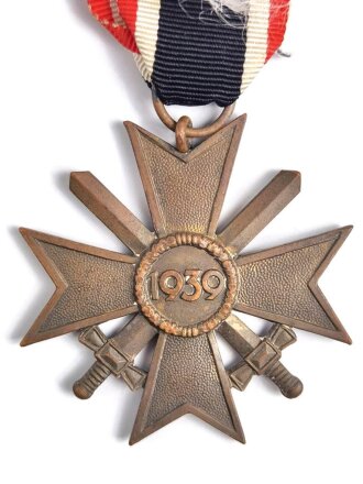 Kriegsverdienstkreuz 2. Klasse 1939 mit Schwertern am Band, Buntmetall