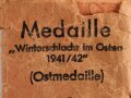 Verleihungstüte zum Medaille Winterschlacht im Osten, oberer Teil fehlt und linke Seite eingerissen , Rückseitig mit Hersteller " Arno Wallpach, Metallwarenfabrik Salzburhg "