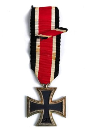 Eisernes Kreuz 2. Klasse 1939 am Band, ohne Hersteller, Hakenkreuz mit voller Schwärzung