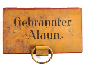 "Gebrannter Alaun" Metallkasten Originallack, ungereinigt. Gehört ins Bodenfach des "Veterinär Arzneikasten 18/27" der Wehrmacht