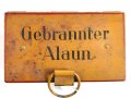 "Gebrannter Alaun" Metallkasten Originallack, ungereinigt. Gehört ins Bodenfach des "Veterinär Arzneikasten 18/27" der Wehrmacht