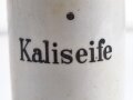 "Kaliseife" Porzellankruke, ungereinigt. Gehört ins Bodenfach des "Veterinär Arzneikasten 18/27" der Wehrmacht