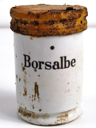 "Borsalbe" Porzellankruke, ungereinigt. Gehört ins Bodenfach des "Veterinär Arzneikasten 18/27" der Wehrmacht