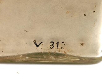 "Bismut. subgallic Streupulver" Flasche, ungereinigt. Gehört ins Bodenfach des "Veterinär Arzneikasten 18/27" der Wehrmacht