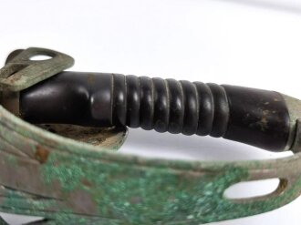 Preussen, Kavalleriedegen KD89. Eigentumstück mit beidseitig geätzter Klinge eines Angehörigen in Husaren Regiment No 17. Ungereinigtes Stück