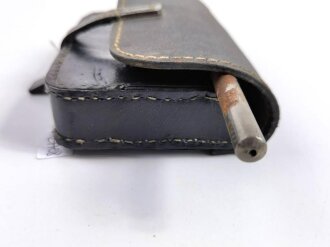 Gewindeschneider Wehrmacht für Fahnenschmied. Tasche aus Ersatzmaterial datiert 1942, das Windeisen datiert 1940