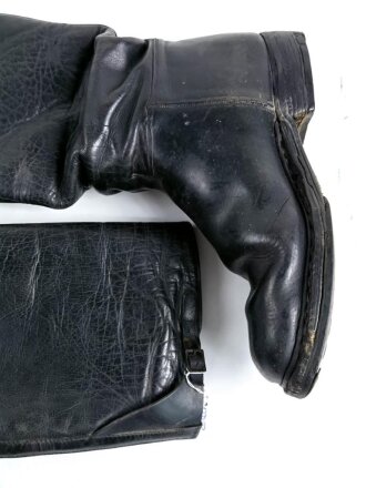 Paar Stiefel für Offiziere der Wehrmacht, ungereinigtes Paar in gutem Zustand, die Sohle ähnlich der Luftwaffen Fliegerstiefel, Sohlenlänge 30cm29cm