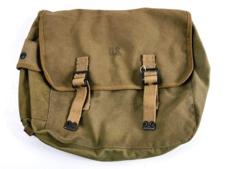 U.S. 1944 dated British made mussette bag in very good...