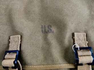 U.S. 1944 dated British made mussette bag in very good...