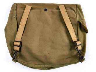 U.S. 1944 dated British made mussette bag in very good condition