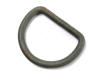 Grosser D-Ring Wehrmacht. Eisen,  grüner Originallack, 65mm Breite . Sie erhalten ein ( 1 ) Stück