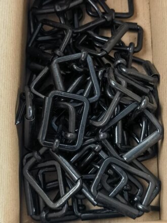Metallbeschlag aus Eisen, schwarz lackiert. Breite 42mm, sie erhalten ein ( 1 ) Stück