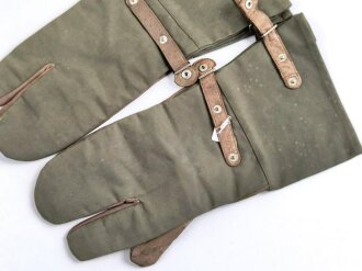 Paar Handschuhe für Kradmelder der Wehrmacht. Ungetragnes Paar, leicht stockfleckig