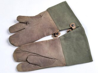 Paar Handschuhe für Kradmelder der Wehrmacht. Ungetragnes Paar, leicht stockfleckig
