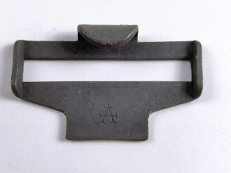 Eiserner Gegenhalt für einen Koppelriemen der Wehrmacht. Hersteller "A" für Assmann ,graublauer  Originallack. Sie erhalten ein ( 1 ) Stück
