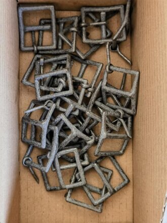 Metallbeschlag Wehrmacht , Eisen lackiert, Breite 35mm,  sie erhalten ein ( 1 ) Stück