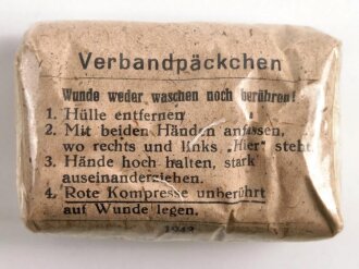 Verbandpäckchen für einen Verbandkasten, kleine Ausführung, Originalverpackt, datiert 1943