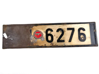 Kraftfahrzeug Nummerschild mit Plakette " Der Polizeipräsodent in Darmstadt" Ungereinigtes Stück. Breite 49cm