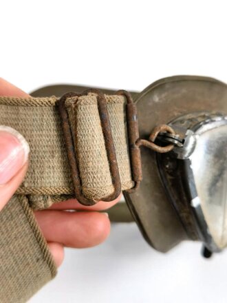 Kradmelderbrille Wehrmacht, defekt, alte Reparatur, Band elastisch