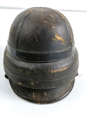 1.Weltkrieg, Schutzhelm Fliegerhelm , System " Roold Paris". hersteller im Schweißband " S.Adam Hoflieferant Berlin W." Das Schweißleder original verbaut, daher gehe ich von deutscher Fertigung aus. Getragenes Stück in gutem Zustand