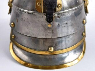 Bayern, Helm Modell M1842 für Kürassiere. Komplett überarbeitetes Stück, die "Raupe" vollständig neuzeitlich gefertigt