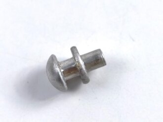 Metallbeschlag Wehrmacht ? aus Aluminium. Durchmesser 9,1mm, Gesamthöhe 13,5mm. Sie erhalten ein ( 1 ) Stück