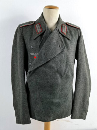 Sturmgeschützjacke für einen Unteroffizier des Heeres, Leicht getragenes Stück in sehr gutem Zustand, die Effekten original vernäht. Kammerstück von 1943