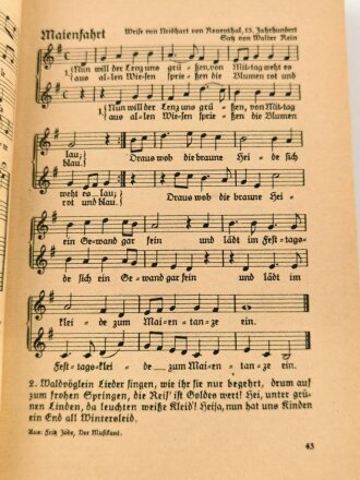 "Wir Mädel singen" datiert 1940, 224 Seiten, unter DIN A5, gebraucht